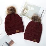 Ensemble De Bonnets Coordonnés Bordeaux Pour La Famille