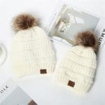 Ensemble De Bonnets Blancs Assortis Pour La Famille
