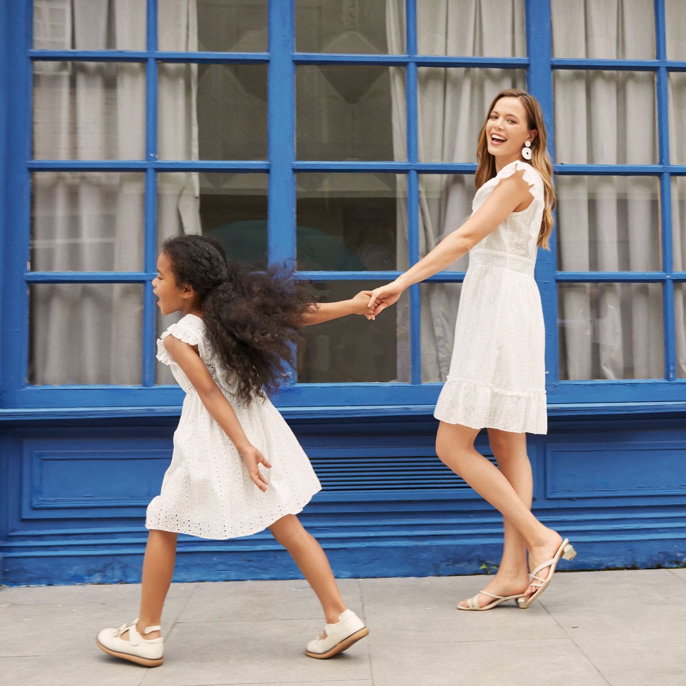Robe Duo Mère Et Fille À Broderies Blanches – Image 6