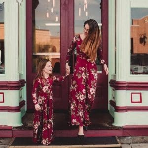 Robe À Motifs De Fleurs Rouge Pour Mère Et Fille