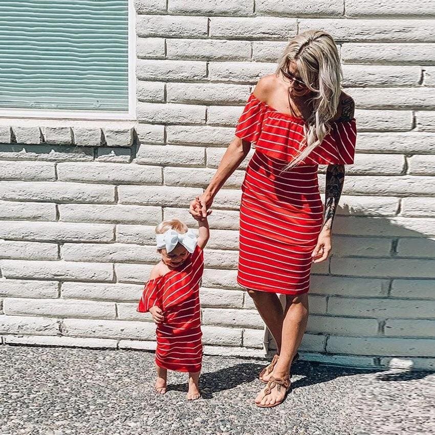 Robe Écarlate Assortie Pour Mère Et Fille